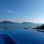 Stylish Apartment With Pool Table & Sea View