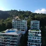 Stylish Apartment With Pool Table & Sea View