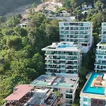Stylish Apartment With Pool Table & Sea View