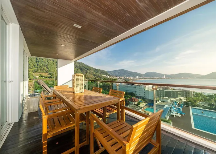 Stylish Apartment With Pool Table & Sea View