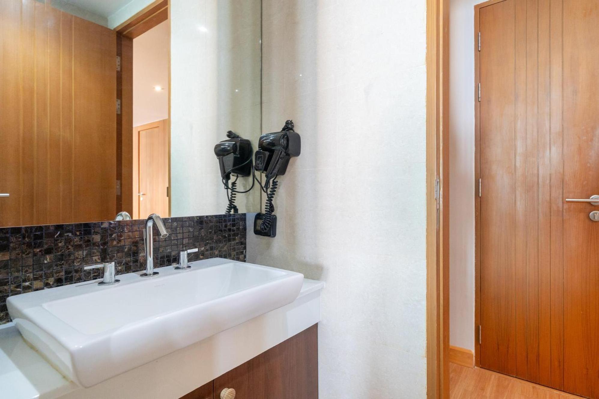 Stylish With Pool Table & Sea View Apartment *
