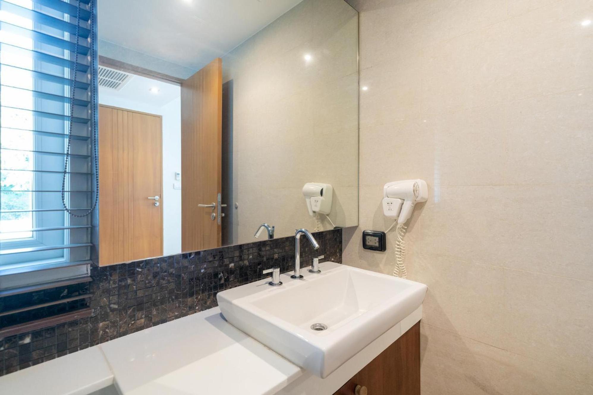 Stylish With Pool Table & Sea View *