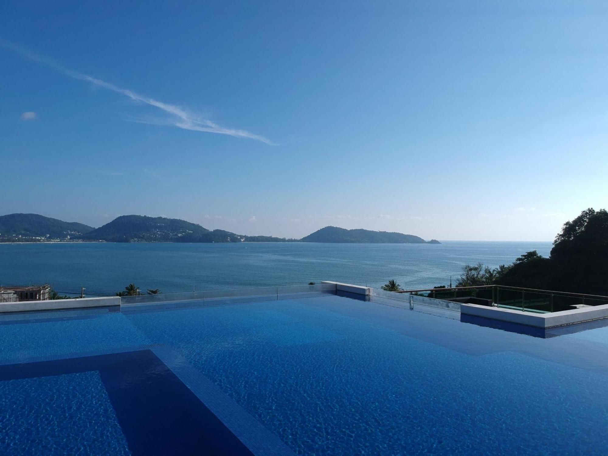 Stylish With Pool Table & Sea View