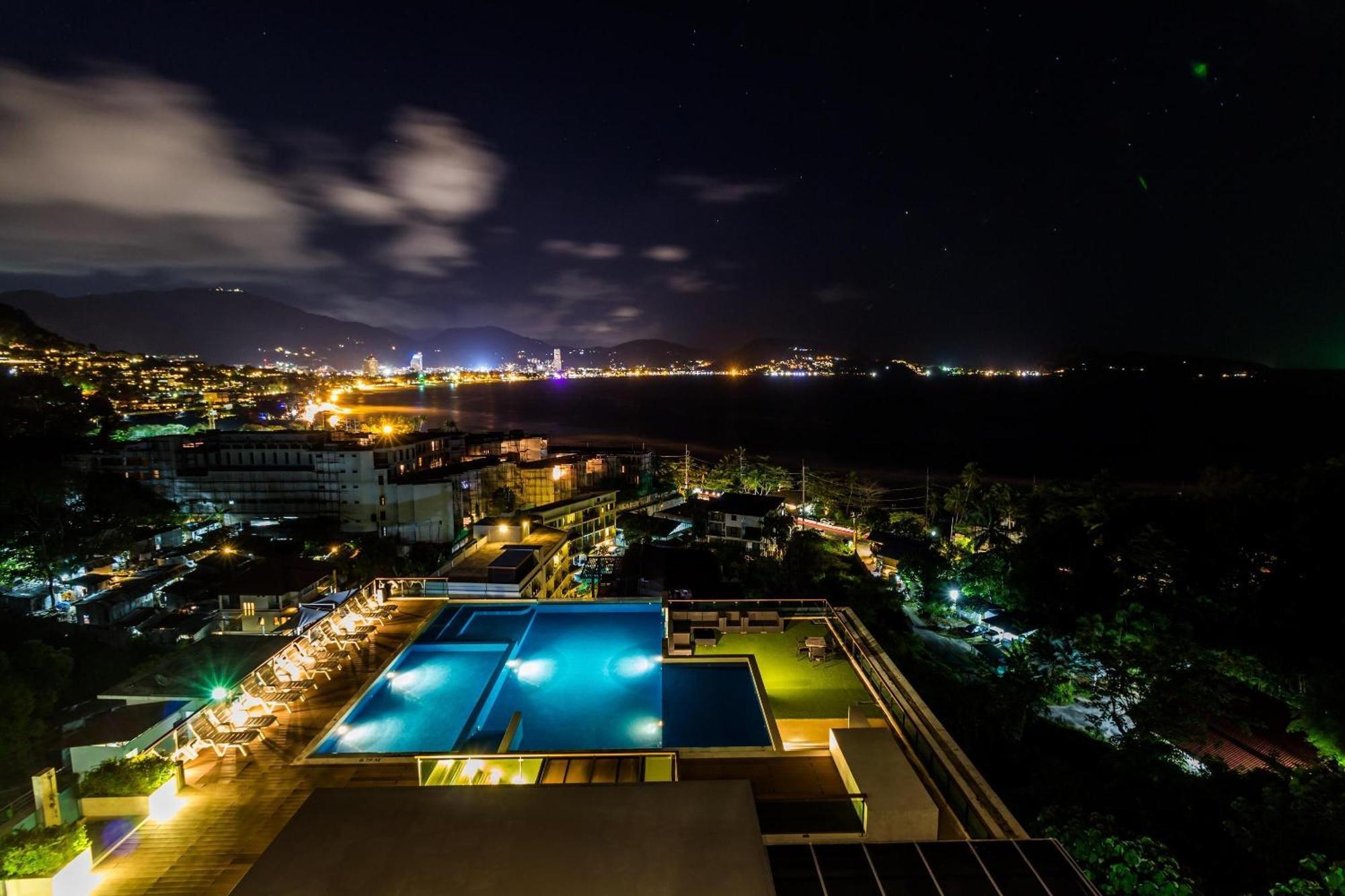 Stylish With Pool Table & Sea View Apartment