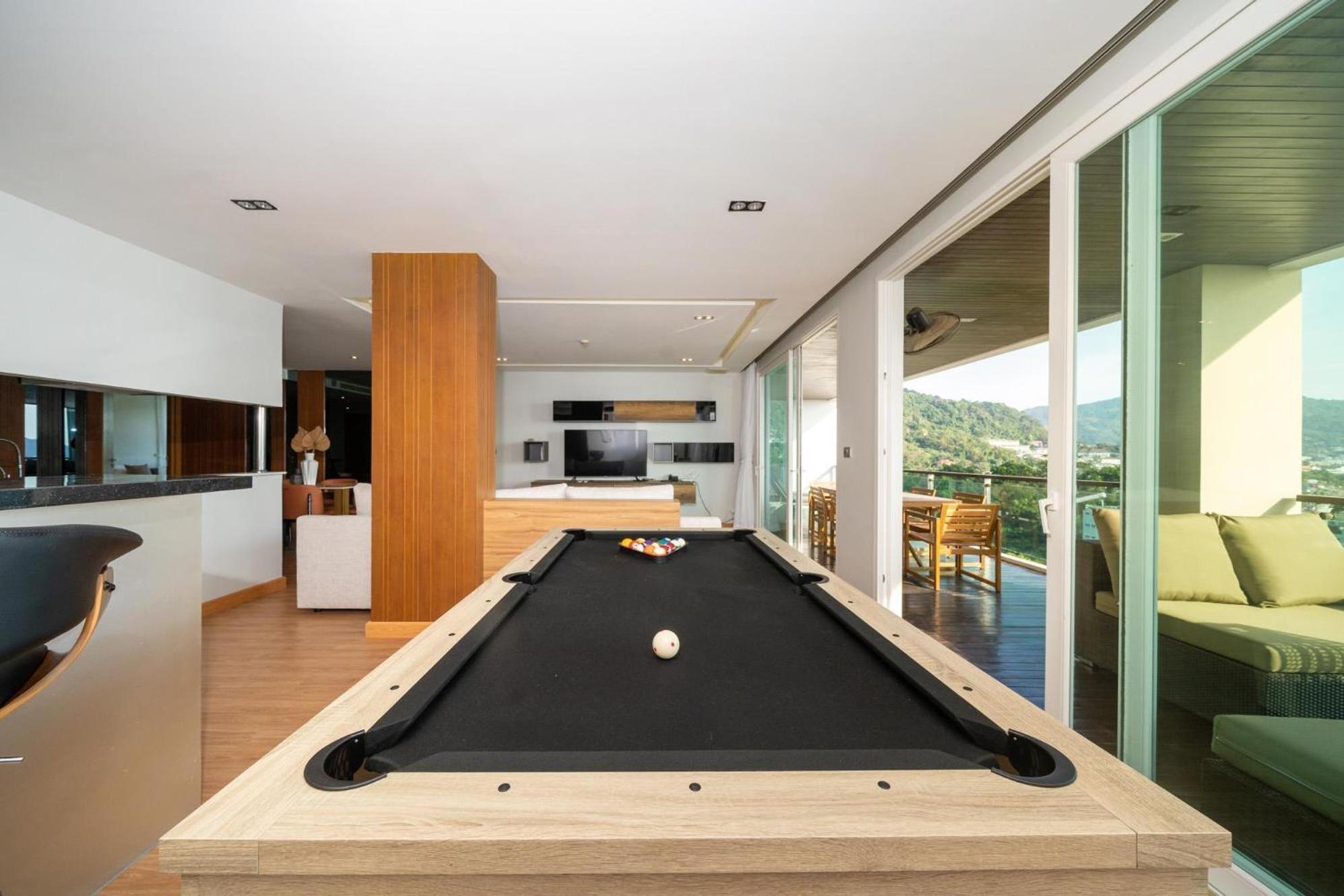 Apartment Stylish With Pool Table & Sea View