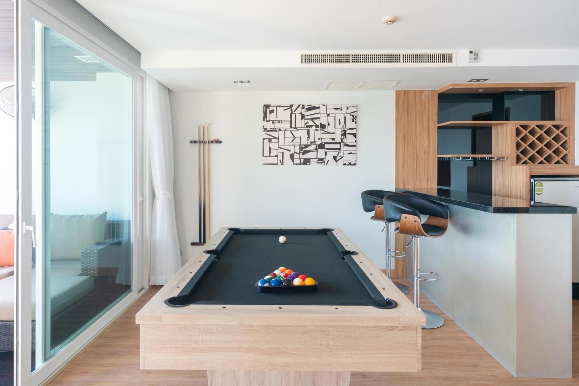 Stylish With Pool Table & Sea View Apartment *