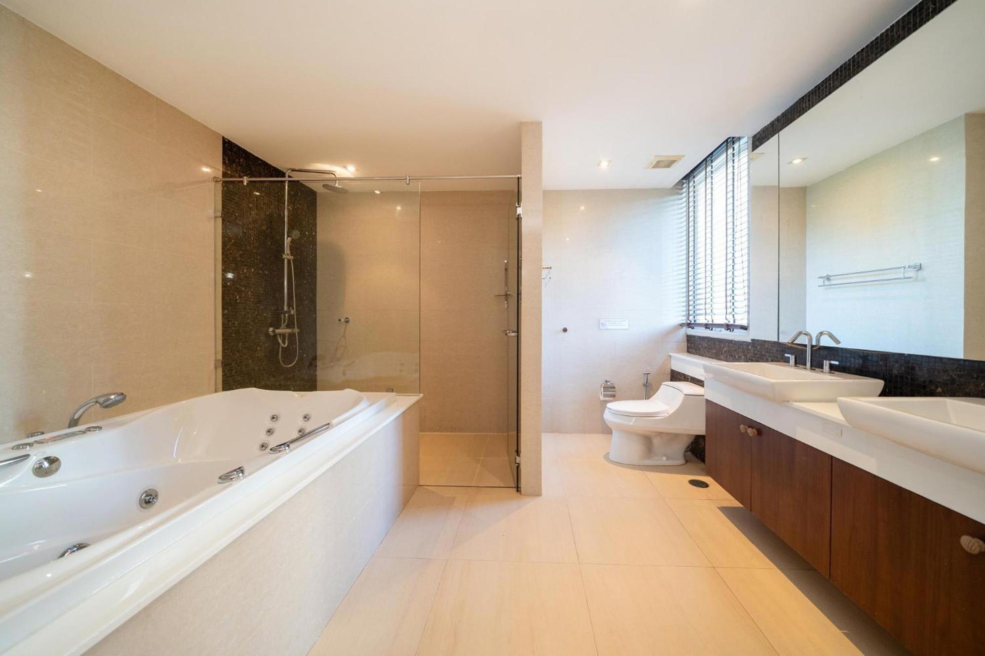 Stylish With Pool Table & Sea View *